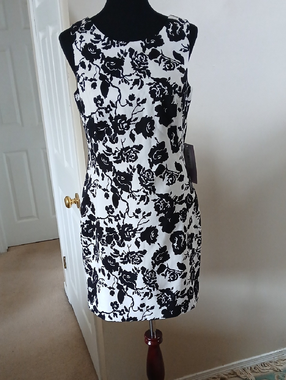 NWT Sleeveless Black & White Floral Mini Dress